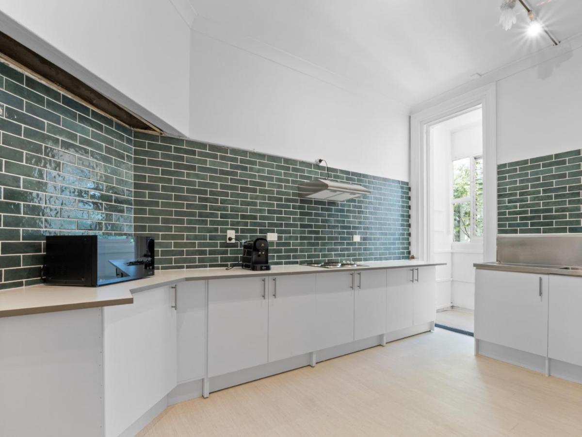 Azzuro Pod - Potts Point *